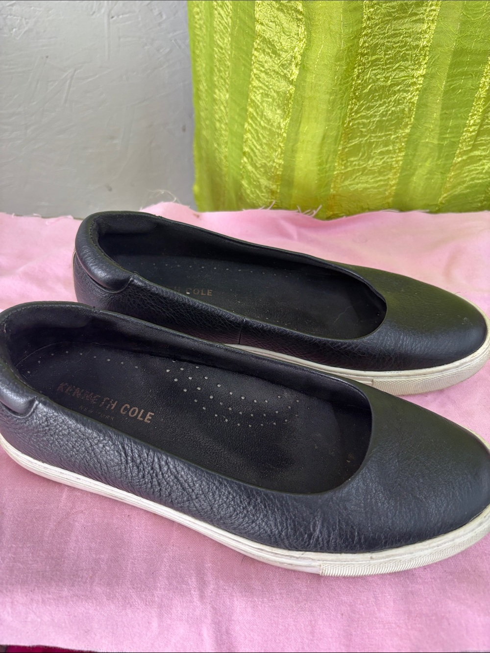 Kenneth Cole Black Leather Slip-On Flats with White Sole-7M